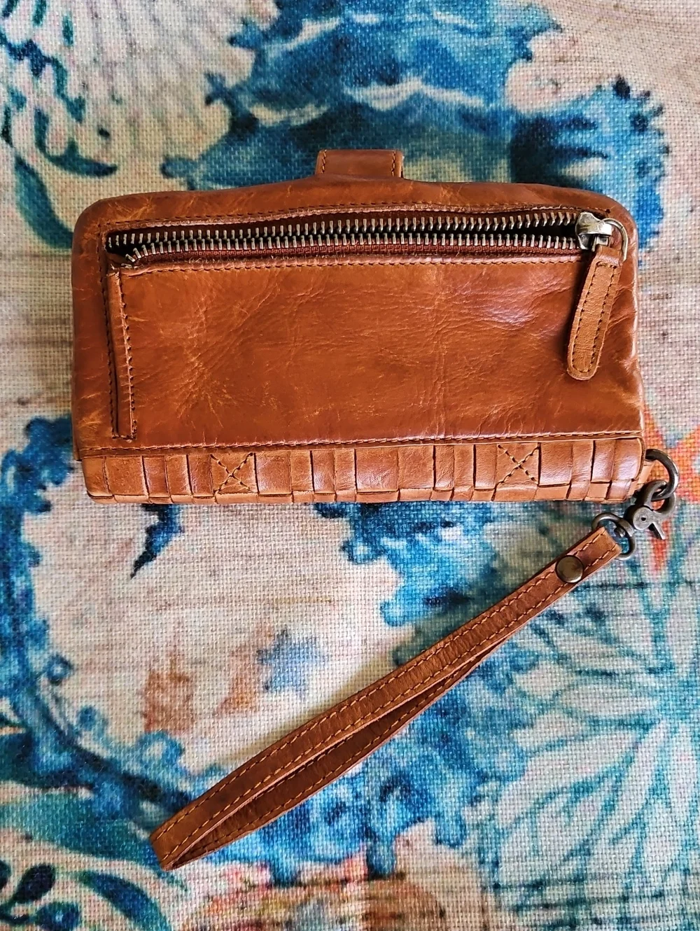Vilenca Holland Woven Leather Wristlet